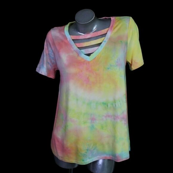 WHITE BIRCH V-NECK LADDER FRONT TEE GREEN PINK YELLOW TIE DYE SS TOP SIZE S NWOT - Picture 1 of 9